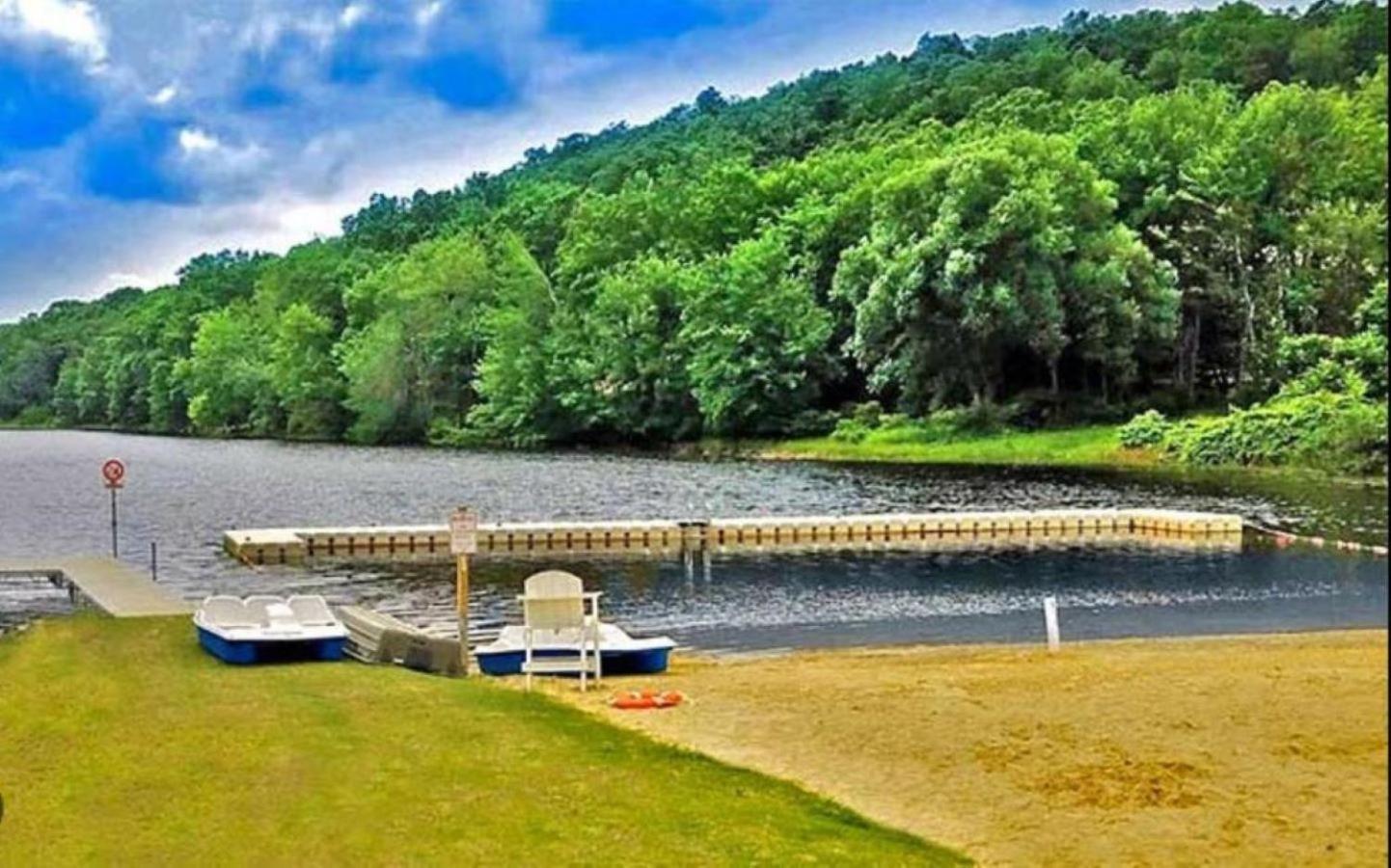 Вилла Charming, Restful Getaway Бушкилл Экстерьер фото